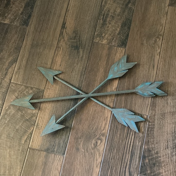 Three Arrows Metal Wall Decor - Picture 2 of 9